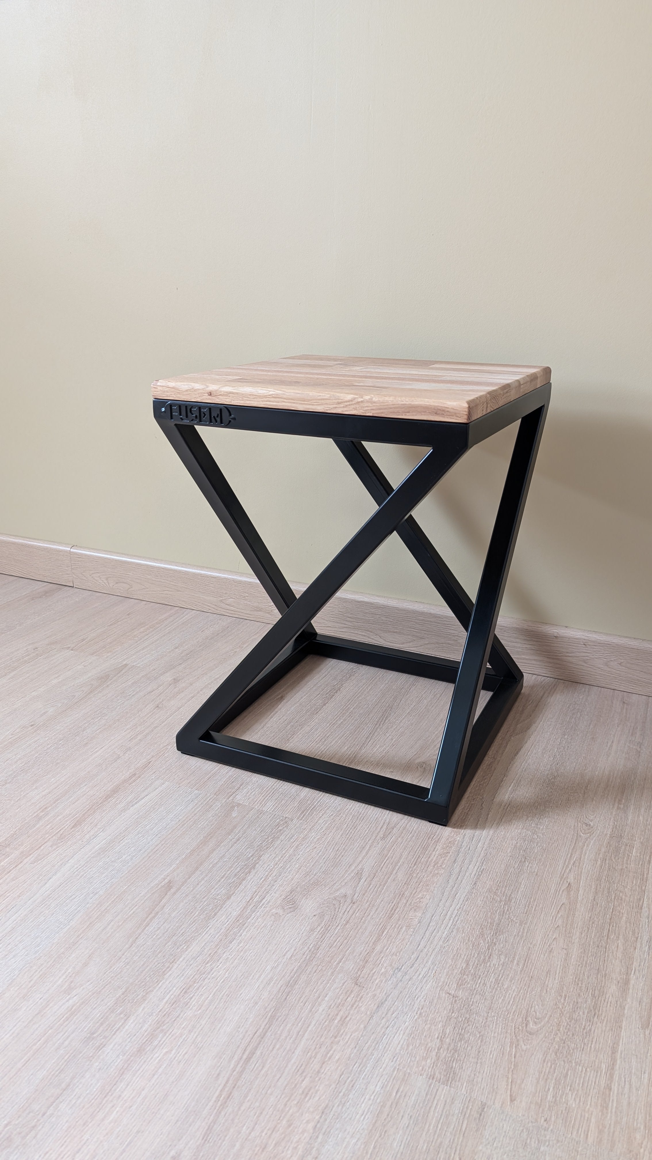 Tabouret bas Xyra