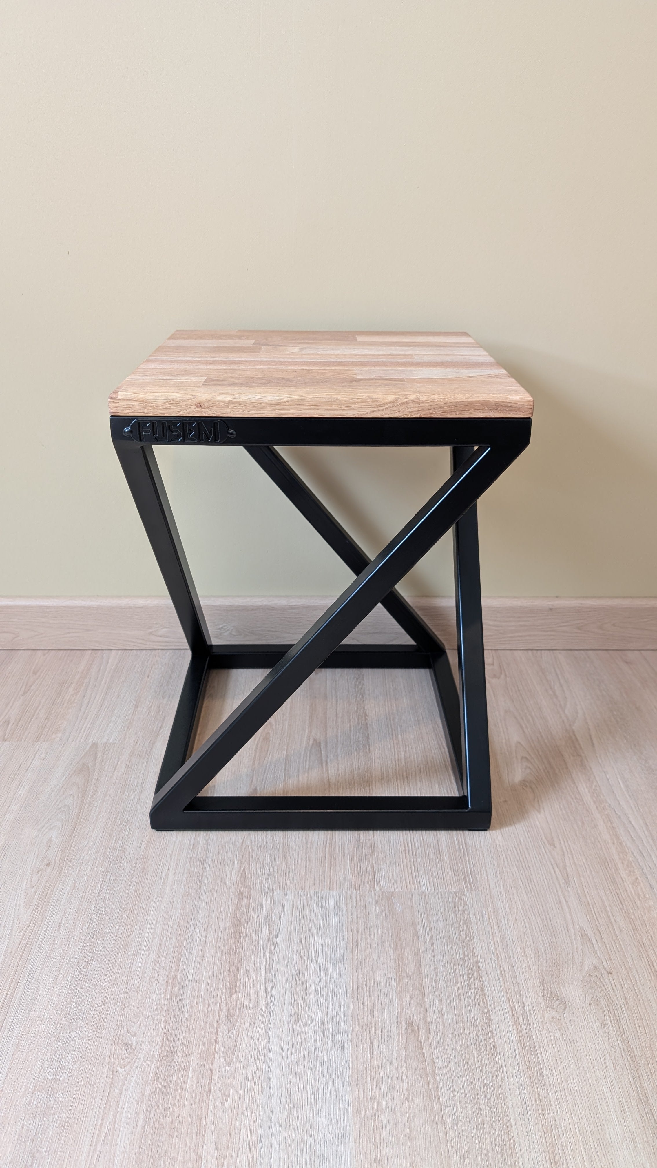 Tabouret bas Xyra