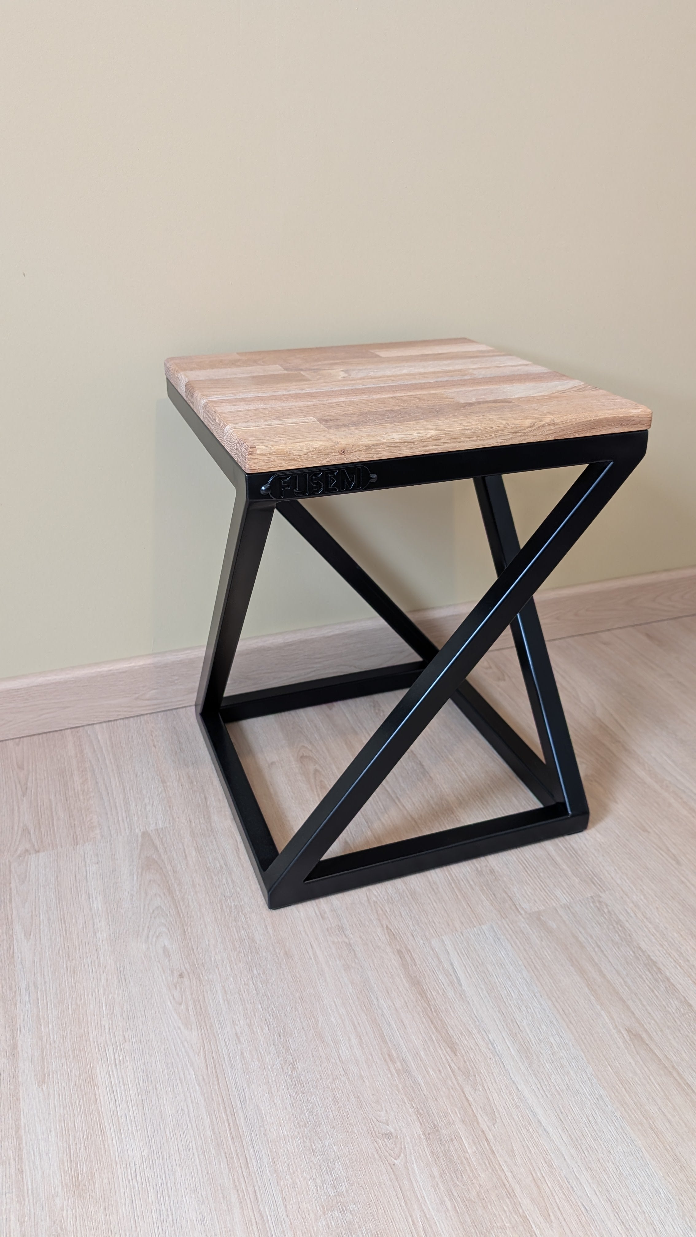 Tabouret bas Xyra